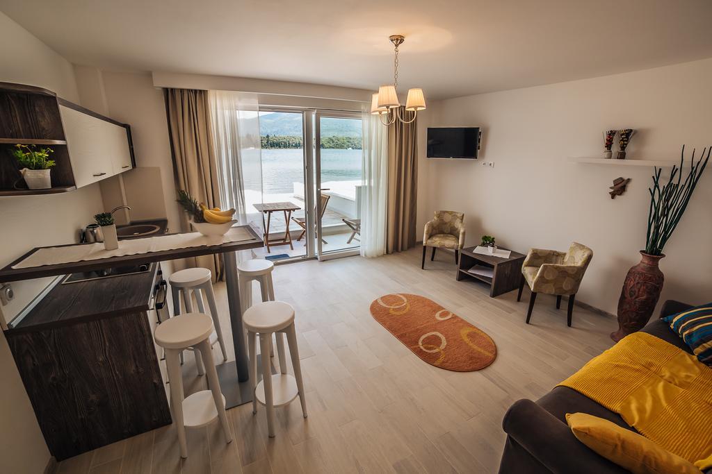Apartments Harmonia Tivat Eksteriør bilde